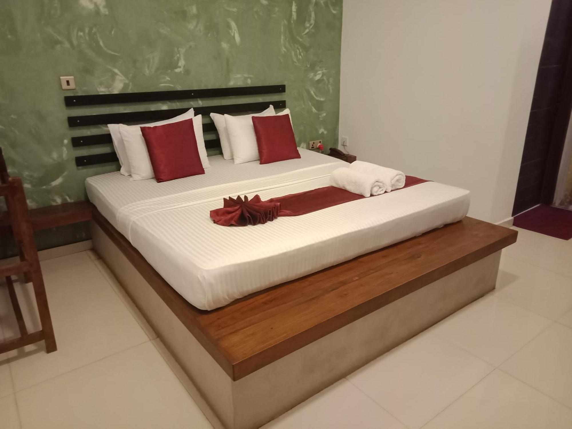 Monaara Leisure - Anuradhapura Exteriör bild
