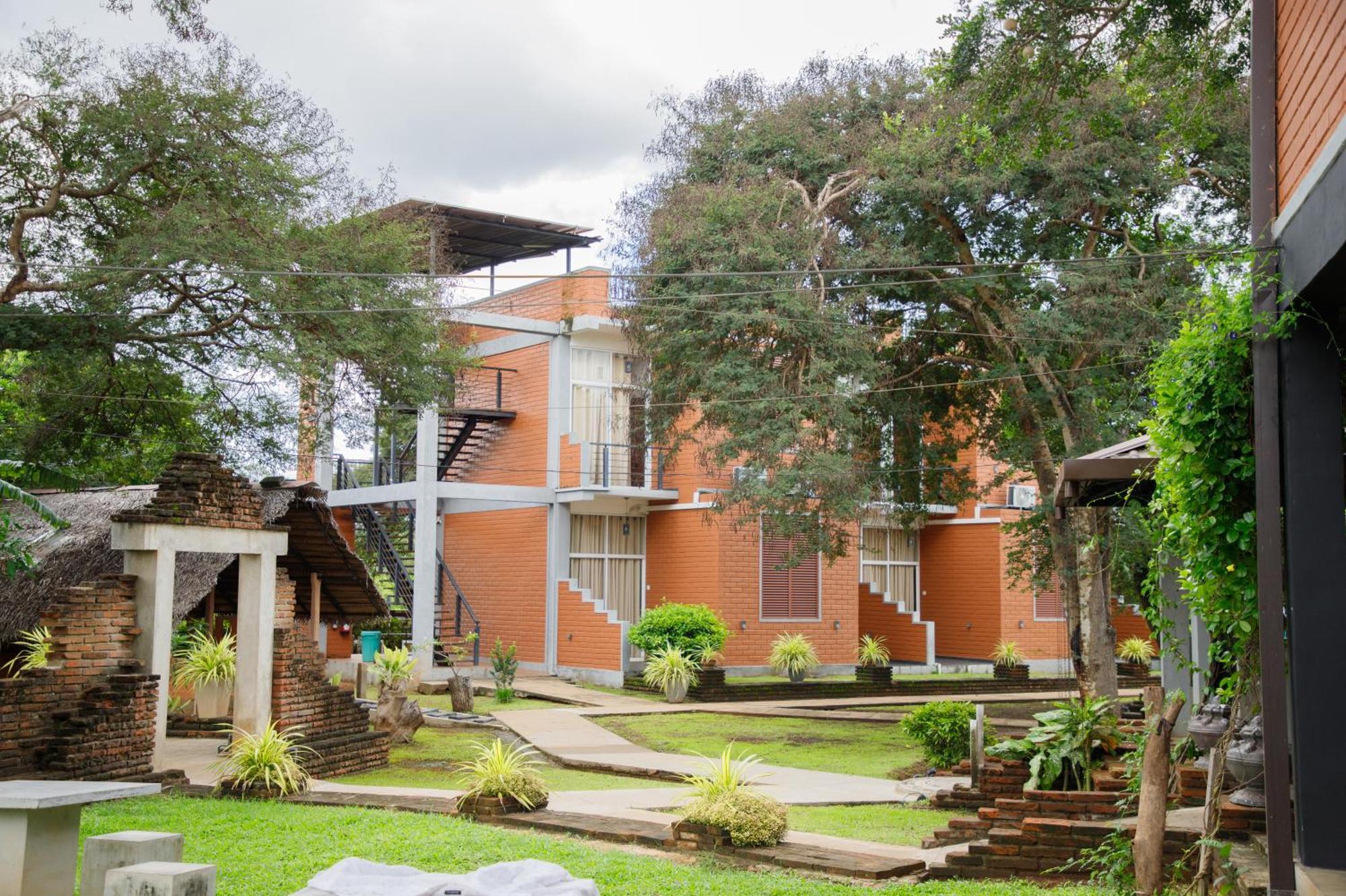 Monaara Leisure - Anuradhapura Exteriör bild