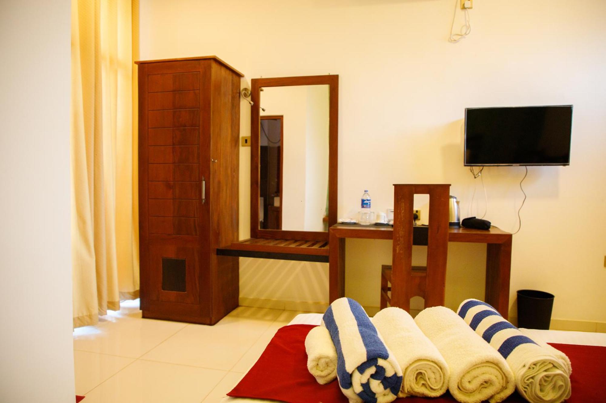 Monaara Leisure - Anuradhapura Exteriör bild